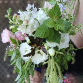 Slow-Living Series: The Art of the Hand-Tied Bouquet -Summer!