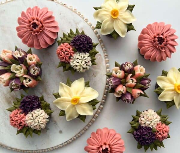 Mothers Day Combo Petite Bouquet + Single Cupcake - Image 3